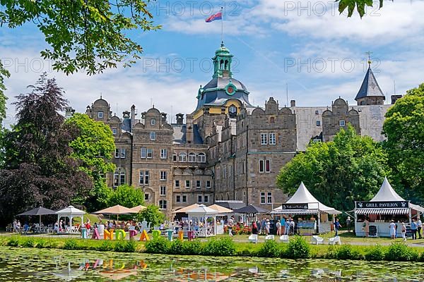Food and drink stands in front of the castle