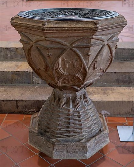 Georgenkirche, baptismal font