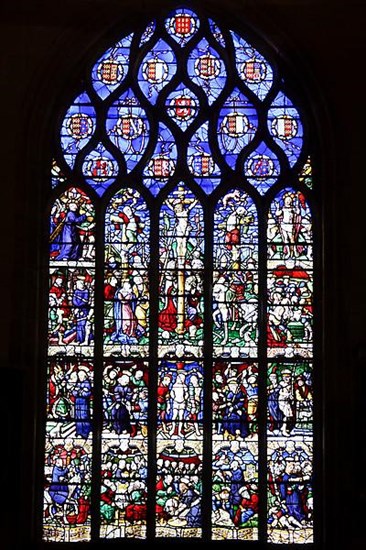 Enclos paroissial, leaded glass window in the choir