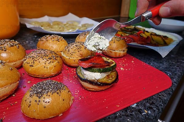 Swabian cuisine, preparation steam noodle burger