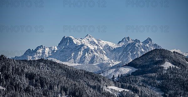 Loferer Steinberge in winter, alpine panorama