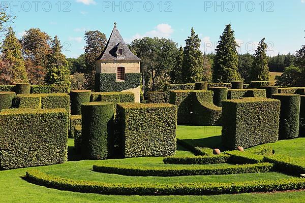 Hedges cut into shape, Jardins du Manoir d'Eyrignac
