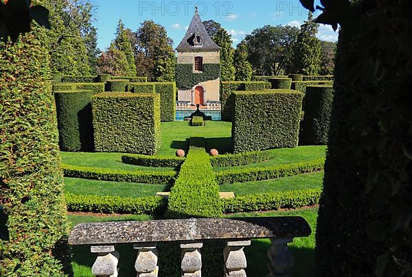 Hedges cut into shape, Jardins du Manoir d'Eyrignac