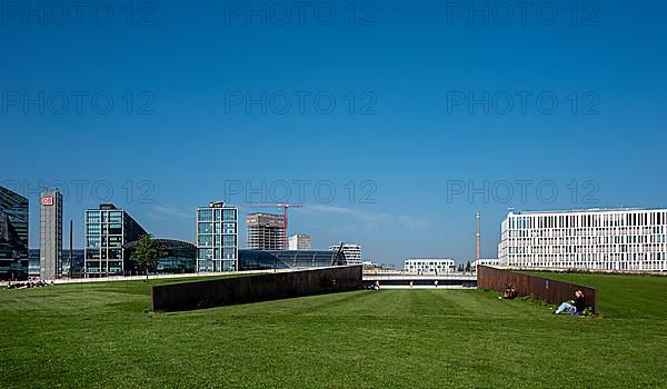 Spreebogenpark, view of the main railway station