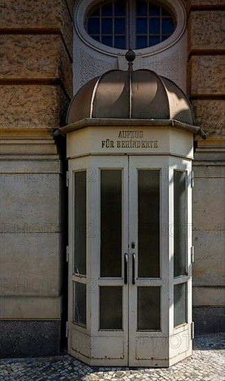 Lift for the disabled, Theater des Westens