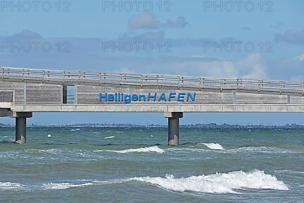 Heiligenhafen lettering, pier