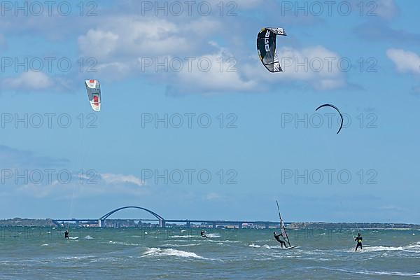 Kitesurfer, Fehmarnsund Bridge