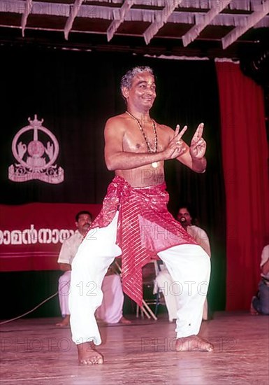 Kalamandalam Gopi demonstrating kathakali exercise in Kerala Kalamandalam, Cheruthuruthy near Soranur