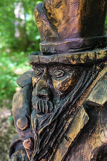Pfullinger Sagenweg, wooden figure by Billy Troege