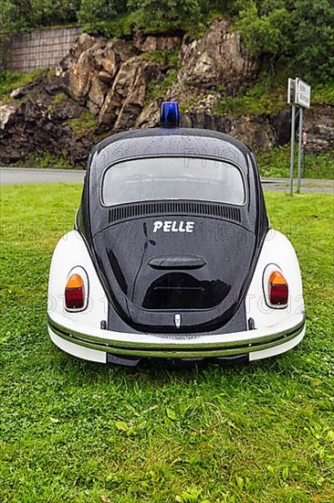Black and white police patrol car Pelle