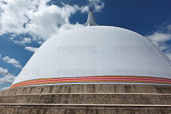 Ruwanweliseya Dagoba. Anuradhapura