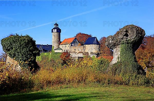 View over the mushroom-shaped Zschokke rock to Zwernitz Castle