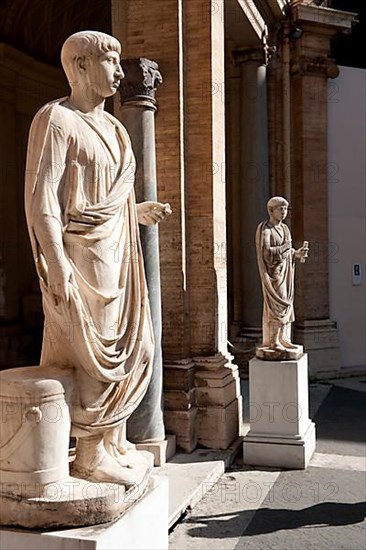 Roman statues in the Cortile ottagono
