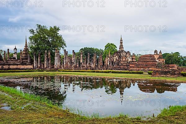 Wat Mahathat Temple Complex