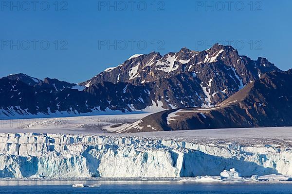 Lilliehoeoekbreen glacier calving into Lilliehoeoekfjorden