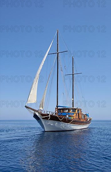 Sailing ship