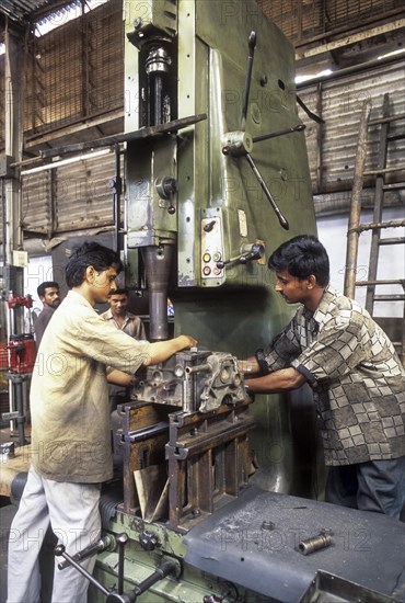 Machinist using metal lathe in Coimbatore