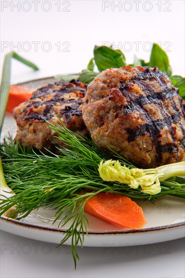 Grilled cutlet served with fresh carrot