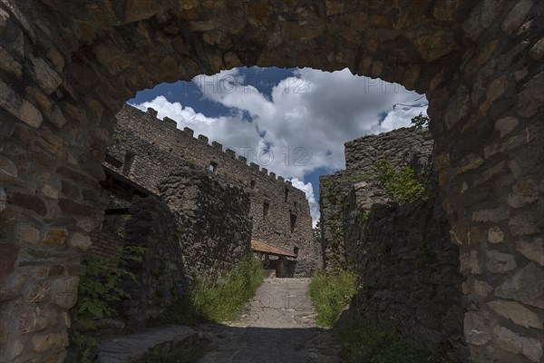 View through the entrance gate into the interior of the medieval Eisenberg castle ruins