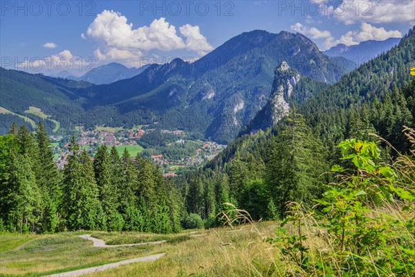 Kolbensattel view of the village with Laber 1686m and Kofel 1342m