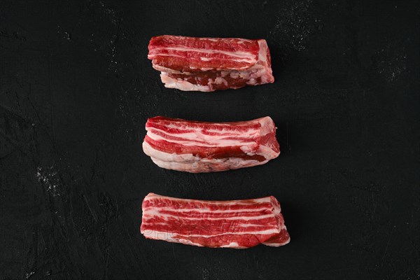 Top view of raw beef short ribs