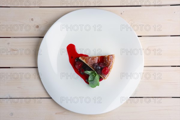 Top view of cheesecake with berries