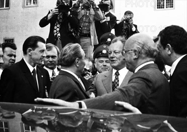 The visit of the Soviet Head of State and Party Leonid Brezhnev to Bonn from 18-22 May 1973 was a step towards easing tensions in East-West relations by Willy Brandt. Leonid Brezhnev at Gymnich Castle...