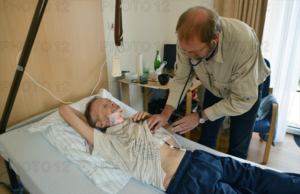 The Mother Theresa Hospice offers its guests a dignified home in a new friendly ambience for patients in their last phase of life. This patient with carcinoma of the floor of the mouth caused by smoki...