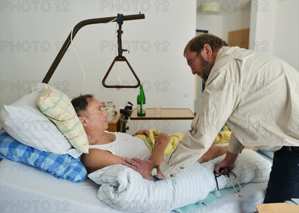 The Mother Theresa Hospice offers its guests a dignified home in a new friendly ambience for patients in their last stage of life. The intensive care of the palliative physician does the rest