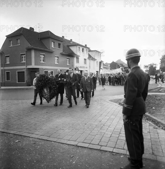 The shooting of Cologne sailors Max Reichspietsch and Albin Koebes on 5 September 1917 in Cologne-Wahn for mutiny prompted youth associations to protest and lay a wreath in commemoration after 50 year...