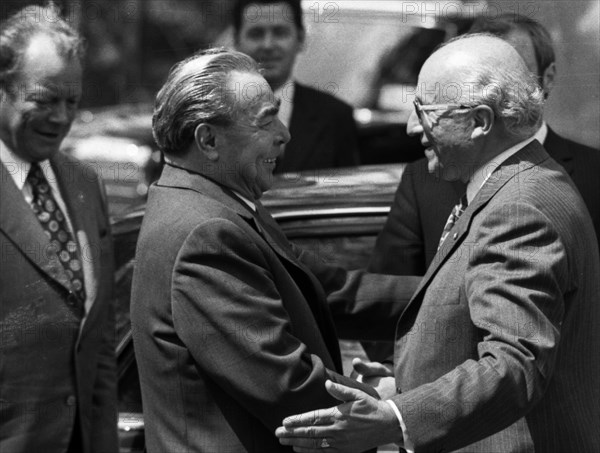 The visit of the Soviet Head of State and Party Leonid Brezhnev to Bonn from 18-22 May 1973 was a step towards easing tensions in East-West relations by Willy Brandt. Leonid Brezhnev at Gymnich Castle...