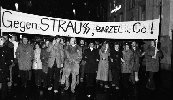 Supporters and friends of the SPD/FDP government coalition demonstrated in Bonn on 26 April 1972 with a torchlight march and rally in favour of the government and the ratification of the Eastern treat...