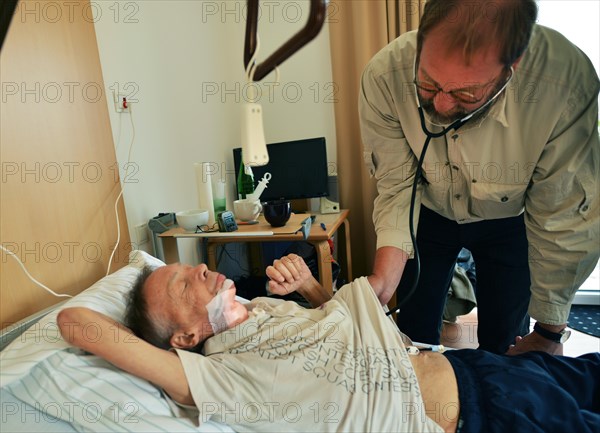 The Mother Theresa Hospice offers its guests a dignified home in a new friendly ambience for patients in their last phase of life. This patient with carcinoma of the floor of the mouth caused by smoki...
