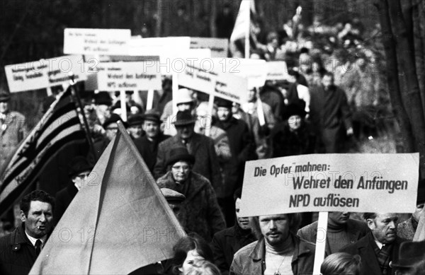 The traditional tribute to murdered Nazi victims on Good Friday 1945 in Rombergpark in Dortmund is also a demonstration