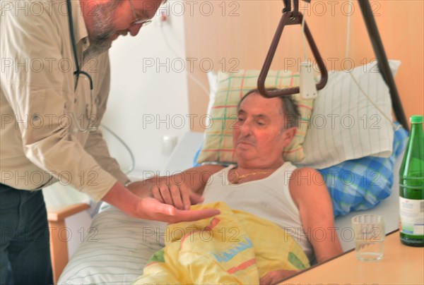 The Mother Theresa Hospice offers its guests a dignified home in a new friendly ambience for patients in their last stage of life. The intensive care of the palliative physician does the rest