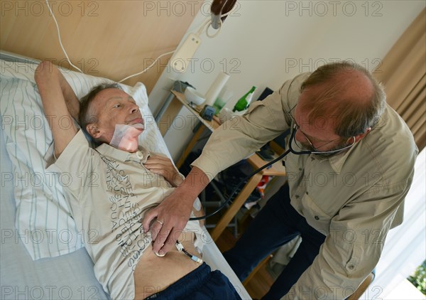 The Mother Theresa Hospice offers its guests a dignified home in a new friendly ambience for patients in their last phase of life. This patient with carcinoma of the floor of the mouth caused by smoki...