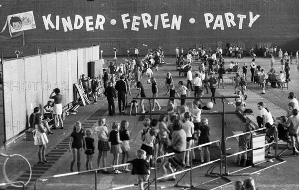 The first children's holiday party
