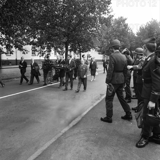 The shooting of Cologne sailors Max Reichspietsch and Albin Koebes on 5 September 1917 in Cologne-Wahn for mutiny prompted youth associations to protest and lay a wreath in commemoration after 50 year...