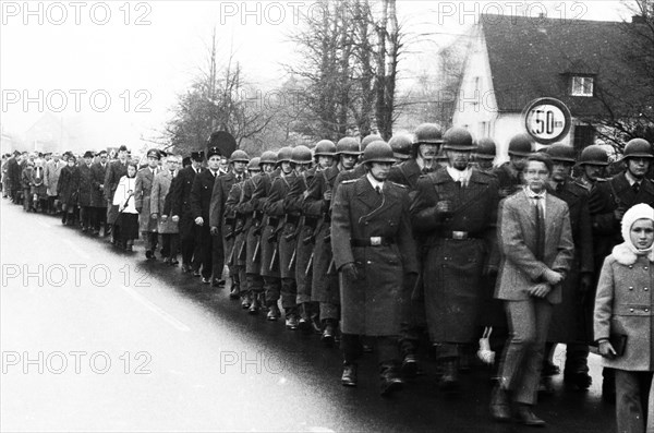 A meeting of the traditional associations of the Waffen- SS to honour their dead of the 6th SS Division North on 14. 11. 1971 in Hunrueck was accompanied by the Bundeswehr with officers and a squad of...