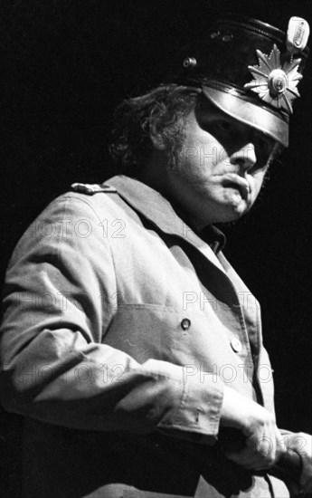 The artist and cabaret artist Dietrich Kittner on 08. 10. 1971 on the occasion of the 10th anniversary of the music publishing house Plaenein Dortmund