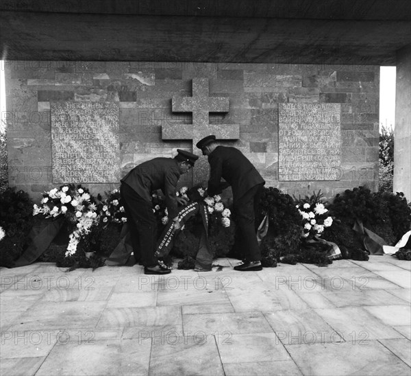 Soldiers and officers of the USSR Red Army were guests at the traditional tribute to soldiers killed in Nazi captivity at Blumen fuer Stukenbrock. Members of the Red Army