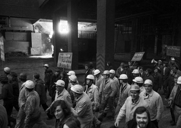 About 4000 steelworkers of Hoesch AG Westfalenhuette demonstrated on 14 January 1972