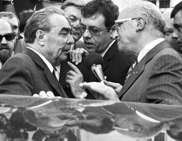 The visit of the Soviet Head of State and Party Leonid Brezhnev to Bonn from 18-22 May 1973 was a step towards easing tensions in East-West relations by Willy Brandt. Leonid Brezhnev at Gymnich Castle...