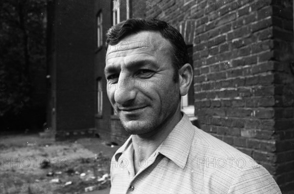 The report in a daily newspaper in Duesseldorf in 1968 about rent-seeking by Turkish workers aroused the pastor of the Protestant church. The report in a daily newspaper in Duesseldorf in 1968 about t...