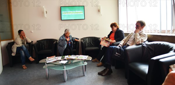 This internist in the centre of a larger city works mainly as a family doctor. The photo shows: Waiting room
