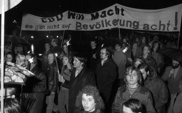 Supporters and friends of the SPD/FDP government coalition demonstrated in Bonn on 26 April 1972 with a torchlight march and rally in favour of the government and the ratification of the Eastern treat...