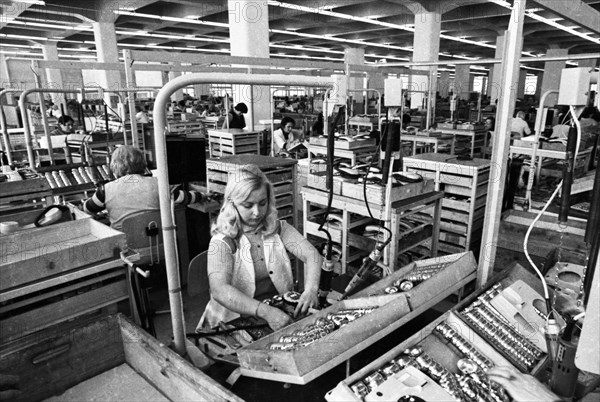 Women's workplaces at Siemens on 22. 11. 1973 during the production of telephone sets in Bocholt