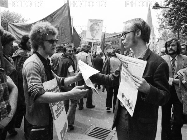 The visit of the Soviet head of state and party Leonid Brezhnev to Bonn from 18-22 May 1973 was a step towards easing tensions in the East-West relationship by Willy Brandt. Demo of friends and oppone...