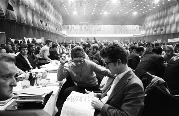 The Young Socialists had invited to a congress for apprentices on 28 November 1970 in Duesseldorf under the motto: Training instead of exploitation. Karsten Voigt