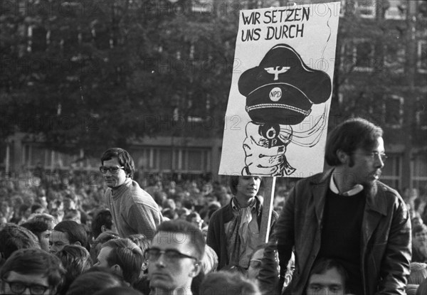 Far-reaching peaceful protests by students at the University of Muenster during the 1968 election campaign were answered by the police with the use of water cannons
